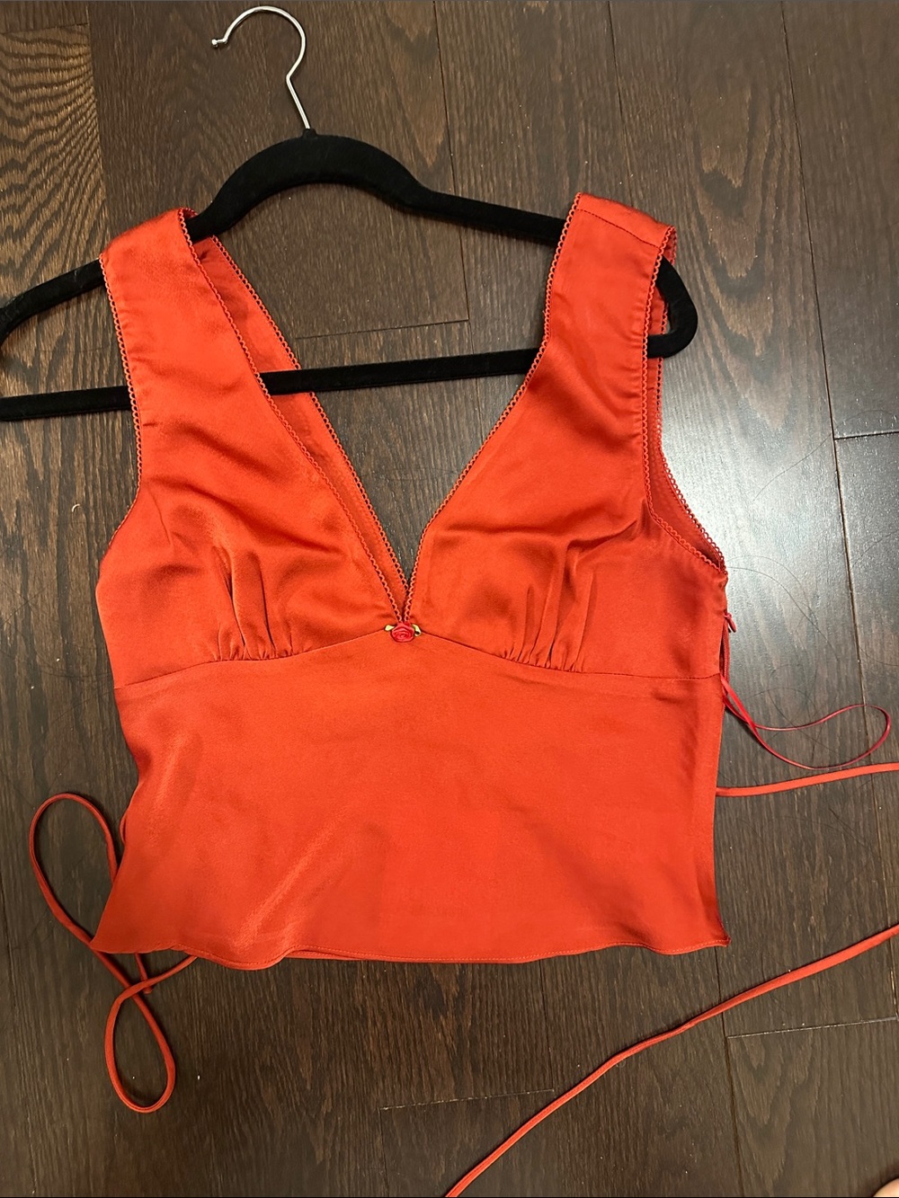 Brand New Nia Sleeveless Red V-Neck Tie-Back Camisole